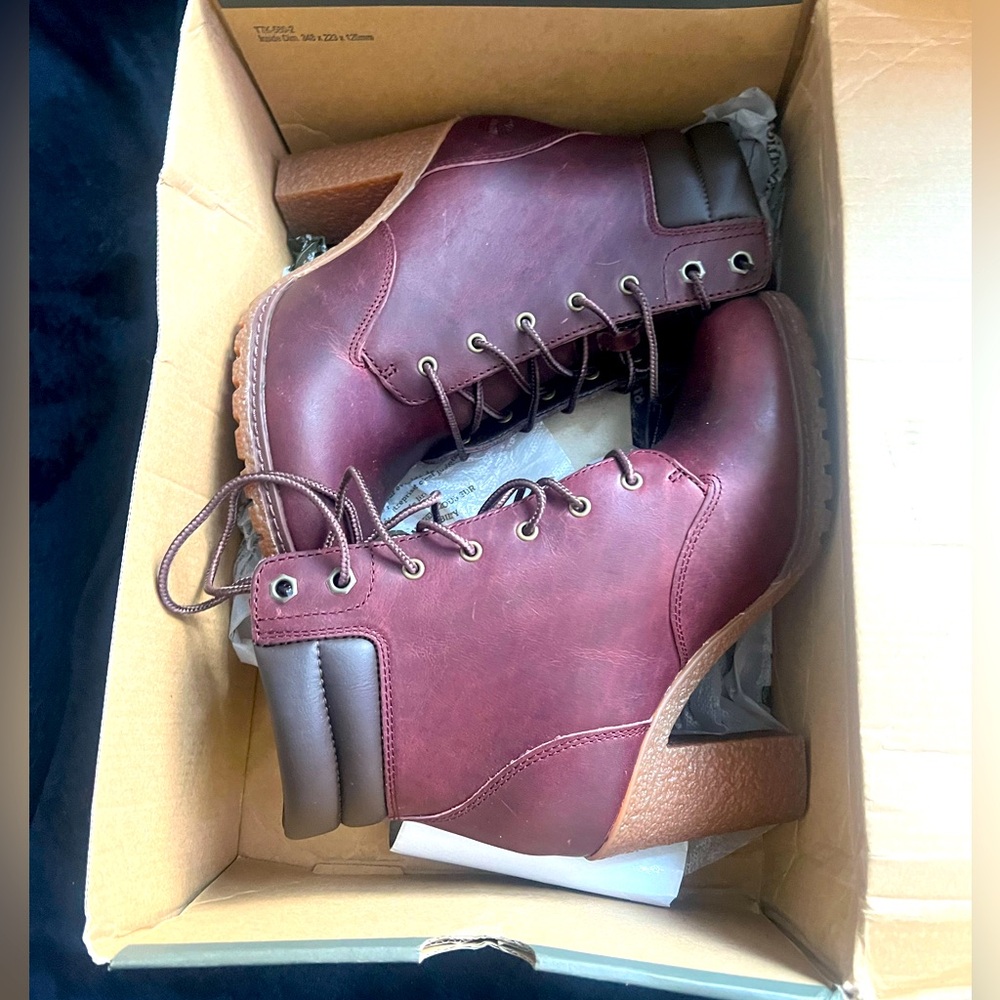 Brand New! Never used, in box burgundy Timberland boots! Size 6.